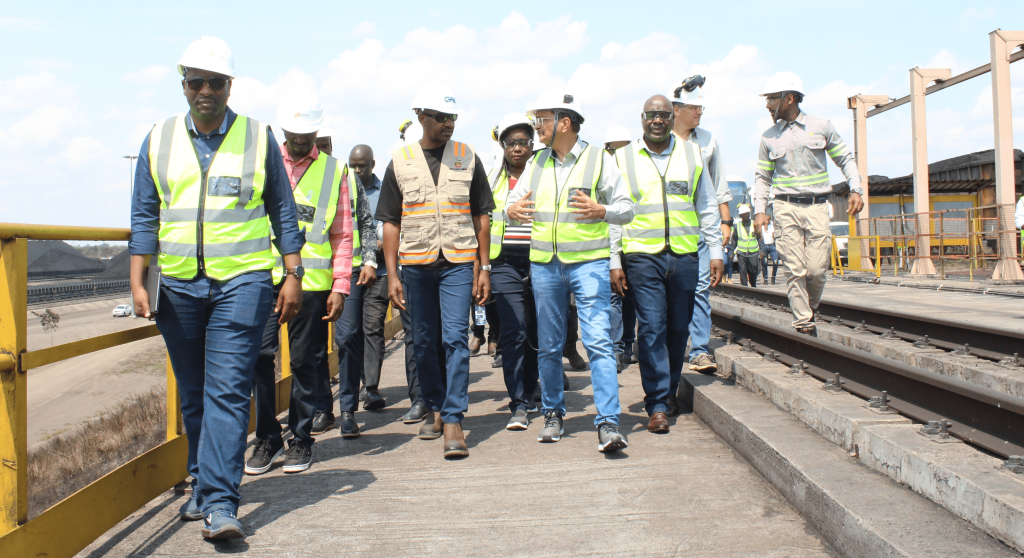 Ministro dos transportes – visita a Nacala (1)